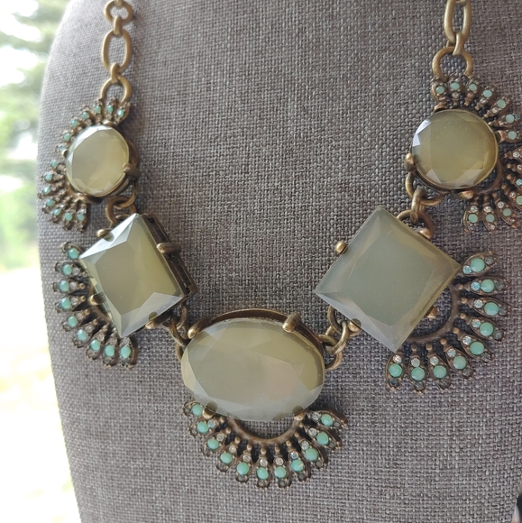 Mythology francescas green bib necklace - Picture 2 of 8